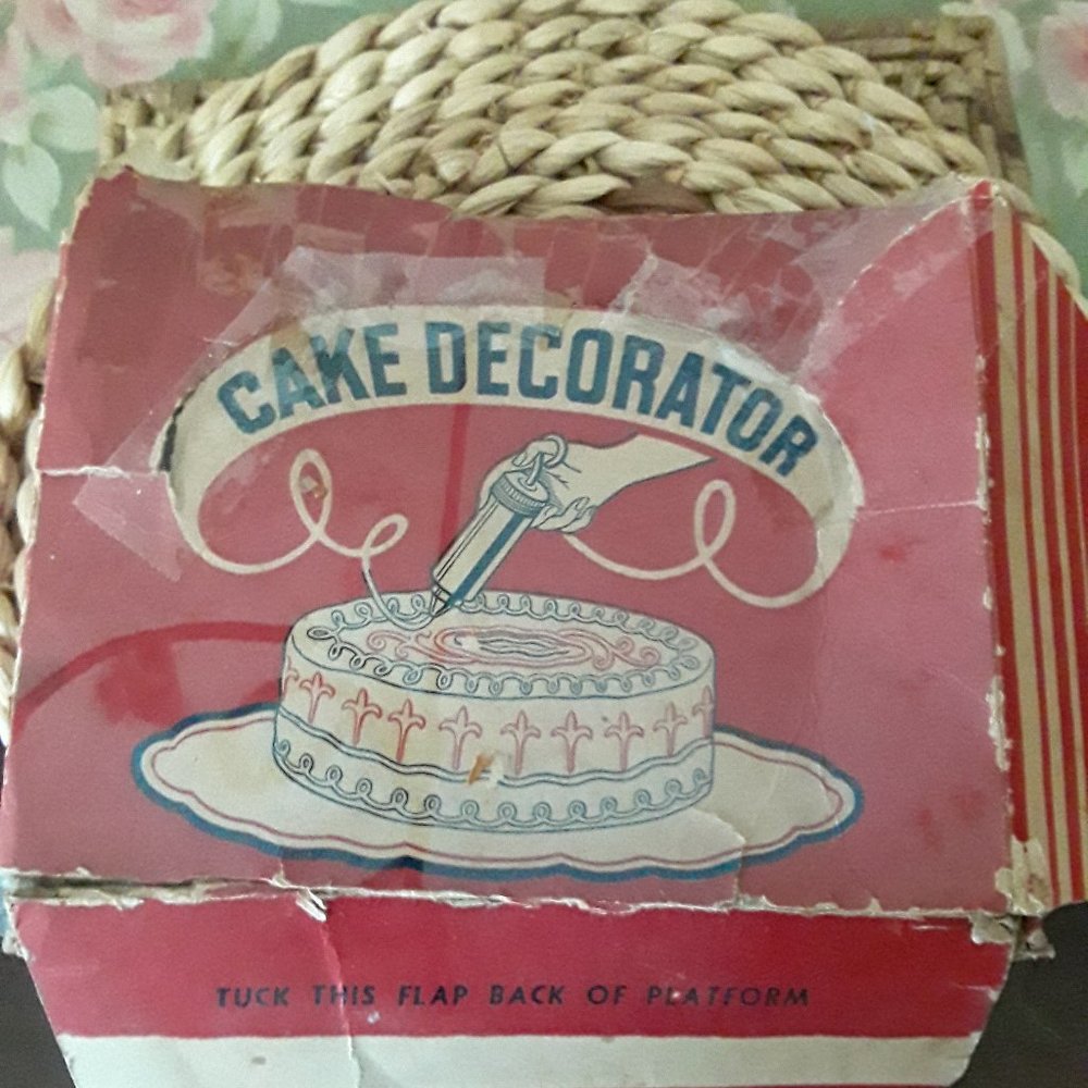 Vintage Lorraine Cake Decorator Set